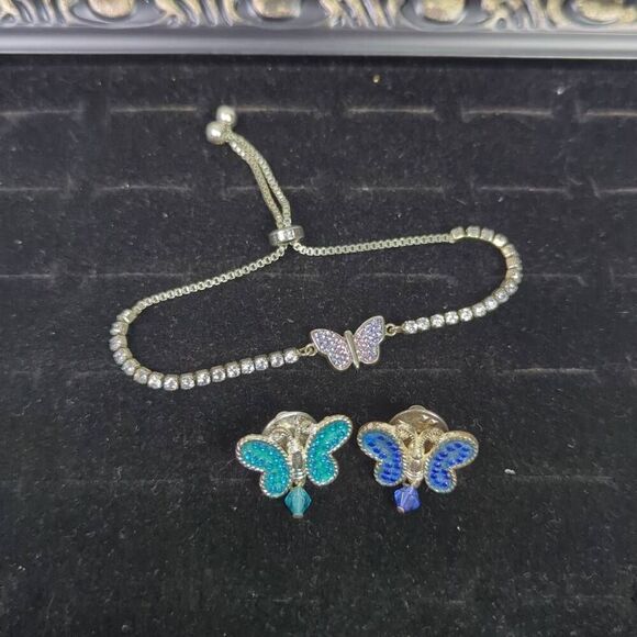 Women’s 3 Piece Silver Tone Bracelet Set With 2 Embellished Butterfly Pins Brooc - Picture 2 of 6